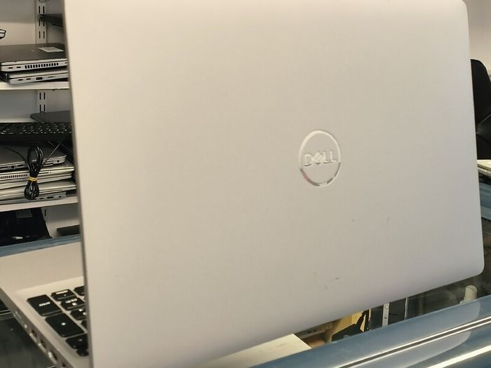 Dell Precision 3550 15.6" i7-10610U (10th Gen), 8GB RAM, 500 SSD, Windows 11 Pro, UHD Graphics NVIDIA Quadro P520
