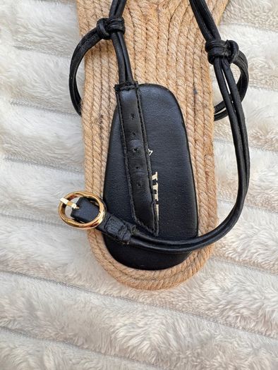 Zara sandals beach women narrow feet Size 40 Please see photos