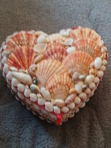 Presume Vintage Heart Shaped Shell Box