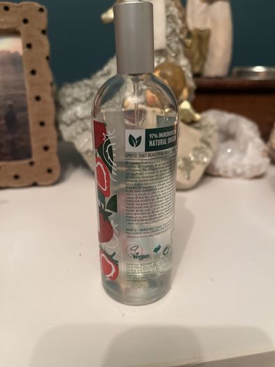 the body shop strawberry body mist 100ml