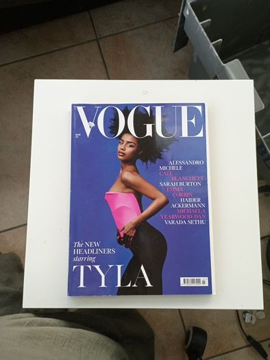 5 piece vogue magazine set