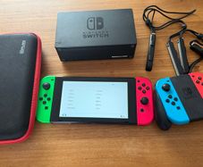 Nintendo Switch V1 bundle w/ dock, spare Joy-Cons