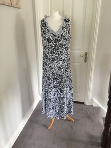 Monochrome Dress Size 16 /18 Long