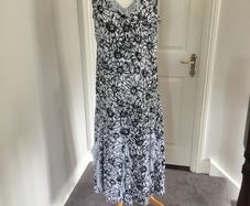 Monochrome Dress Size 16 /18 Long