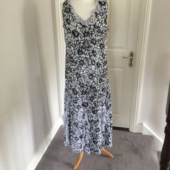 Monochrome Dress Size 16 /18 Long