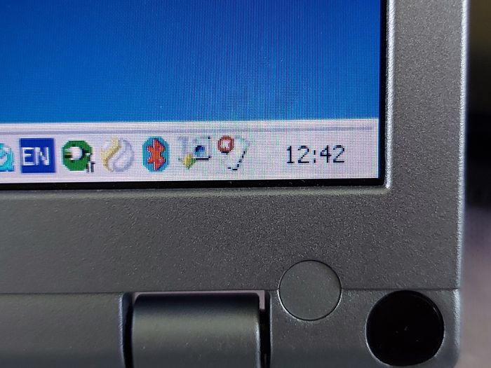 Rare Vintage Fujitsu Siemens Lifebook, E Series, FPC07048B Part number CP127259, Running Windows 2000 Professional, uses 3.5 floppy disk, 20GB HDD, amd all the connecting Ports from 30 years ago Era