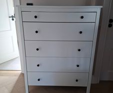 chest of drawers