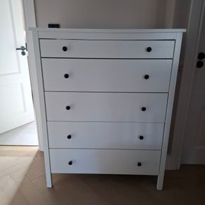 chest of drawers