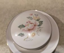 Schimel small bone china dish and trinket pod with lid