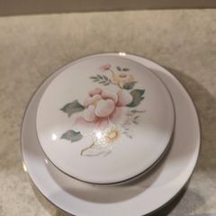 Schimel small bone china dish and trinket pod with lid