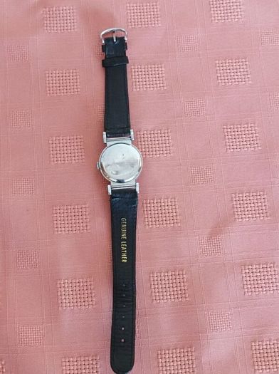 very old manual Foreign watch. Leather strap. Working. Beautiful 15 Jewels manual wind movement Swiss made .