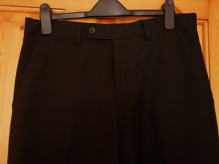 Men's Black trousers.W32'' L33''. 100% Polyester