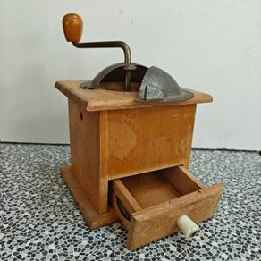 Lovely vintage Dutch manual coffee grinder kitchenalia