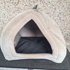 FREE Cat Bed / Cave (Outdoor used, needs cleaning