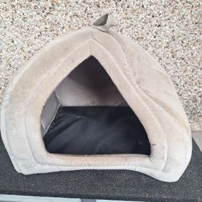 FREE Cat Bed / Cave (Outdoor used, needs cleaning