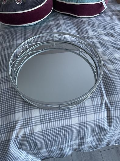Mirrored tray