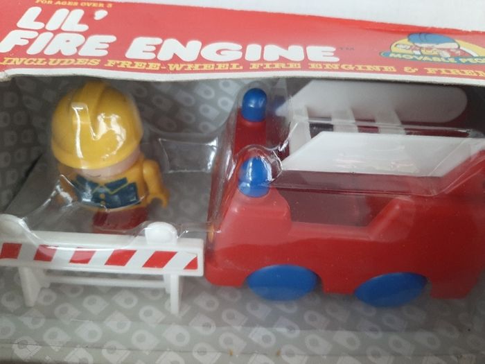 Vintage fire engine with play people and fireman Sam jigsaws