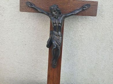 Vintage Oak Crucifix For Sale in Durrus, Cork from Lisa 3