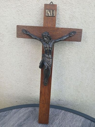Vintage Oak Crucifix For Sale in Durrus, Cork from Lisa 3