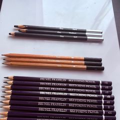 17 Sketching pencil - 5 euro all