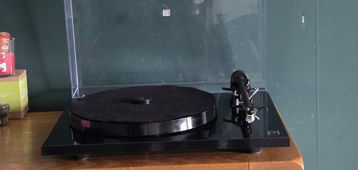 Rega Planar 1 Turntable