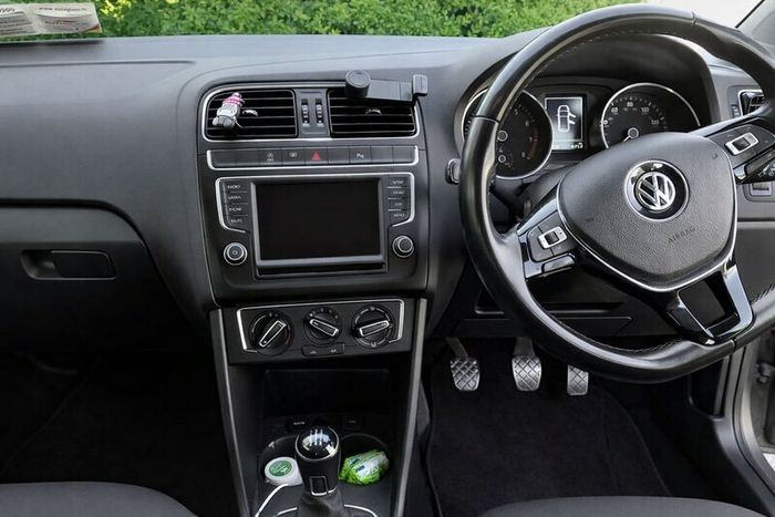 Volkswagen Polo 1.0, year 2016
