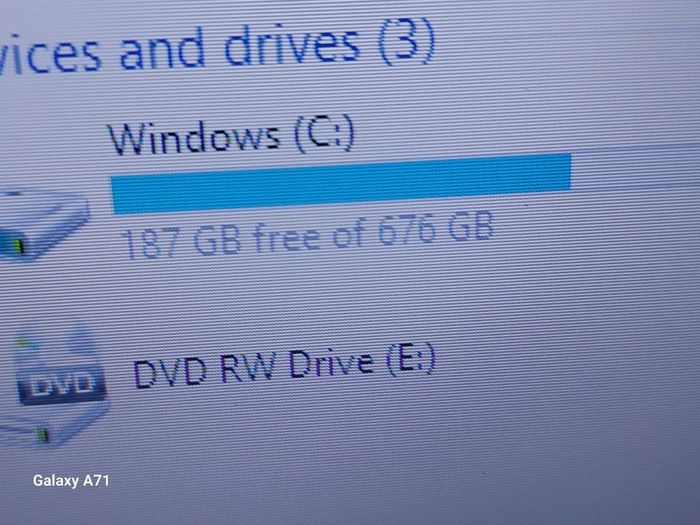HP Pavillion, Red, 4GB Ram, 700GB HDD, Windows 8 Pro, AMD A4-5000 APU with Radeon HD Graphis 1.5GHz, Chrome and VLC for best movie ecperience