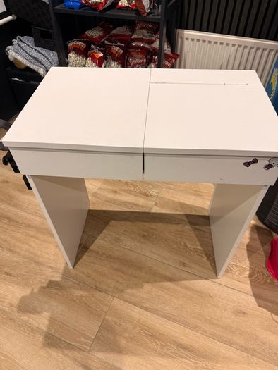 Dressing table