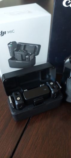 Canon R6 + 50mm + 16mm + dji mic + tascam tm 2x