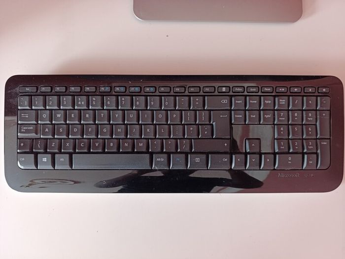 Kit. Dell 22" monitor. Microsoft keyboard and mouse