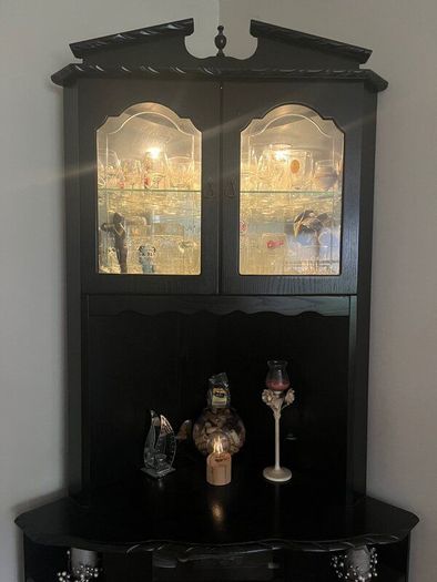 Black Corner Unit