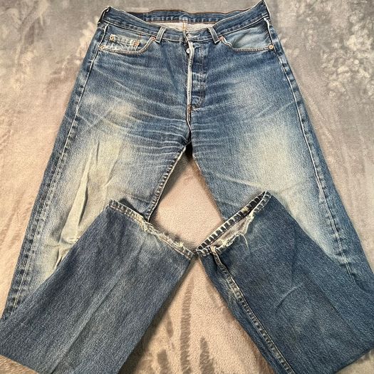 Levis 501 Vintage Made in UK W33 L32 Light Wash Blue Jeans 90s - Distressed