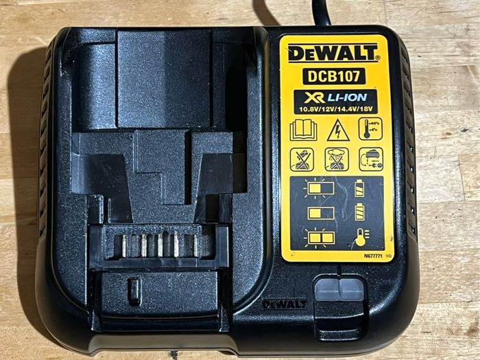Dewalt DCB107 Multi-Voltage Charger (NEW)