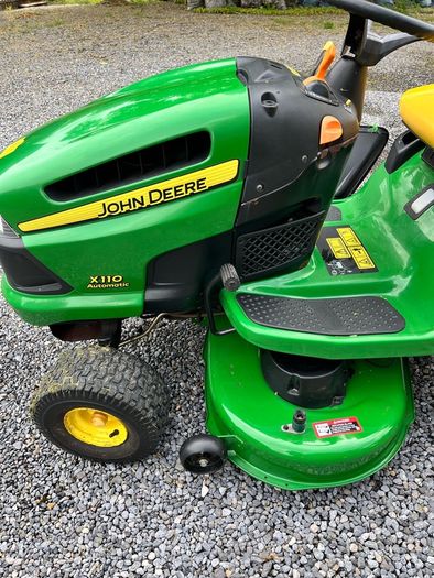 John Deere Lawn Teactor Ride on Mower