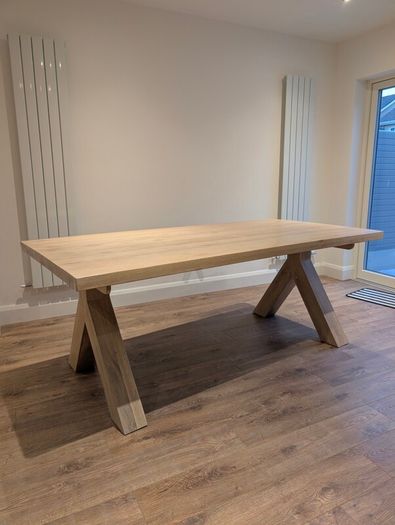 Granada Light Oak Y-Leg Dining Table