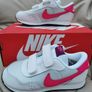 Girl's NIKE runners NEW size UK 9.5 Image 2