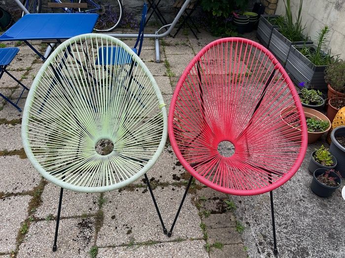 Outdoor lounge chairs