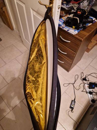NEEWER, 2 Photography Tripods and feet and also 5ft circular Silver Light enhancer all in new condition and in lovely cases