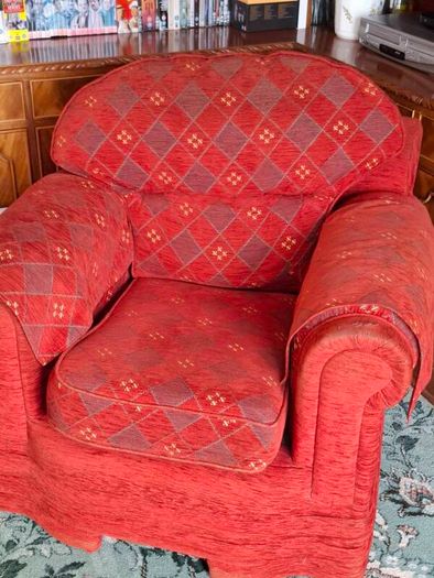 Three Piece Sitting Room Suite For Sale.