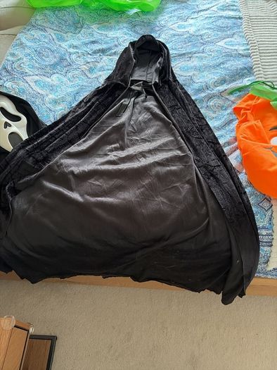 Halloween Scream mask and cloak
