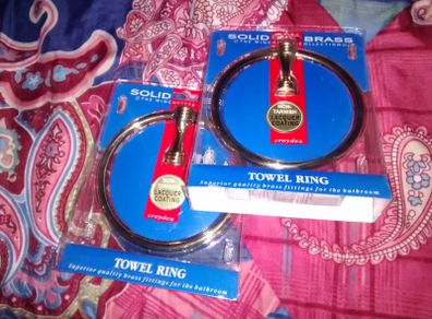 PRICE REDUCED TO SELL!! Original Croydex Winchester solid Brass towel rings for quick sale ONLY 8e!!