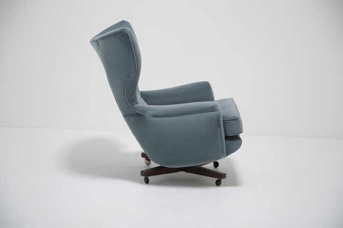 Vintage Blofeld 6250 Swivel & Rocking Lounge Chair in Blue Velvet by Paul Conti for G-Plan, 1960s
