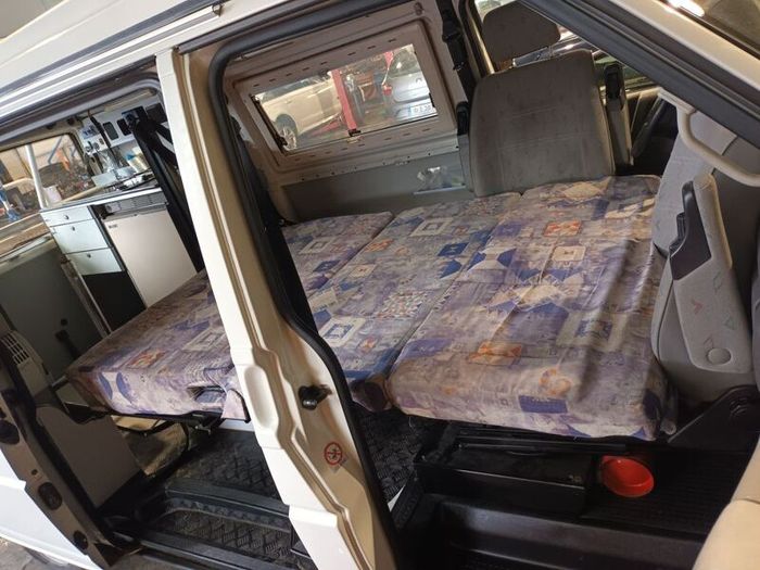 Rock'n'roll bed with seatbelts