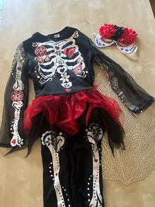 costume