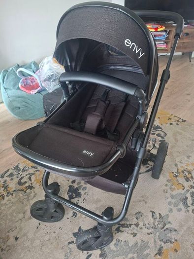 Baby Elegance Envy stroller and Bassinet