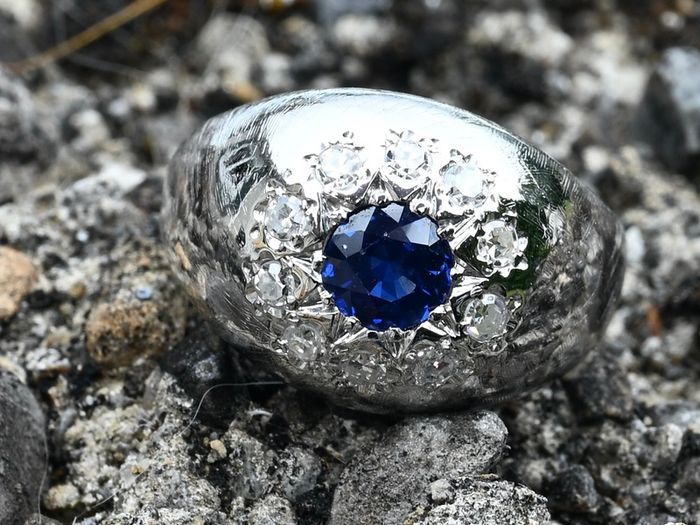 Vintage Ladies or Gents 1960s Sapphire & Diamond Ring