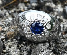 Vintage Ladies or Gents 1960s Sapphire & Diamond Ring