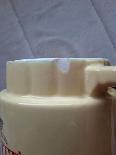 Vintage  Hewitts Whiskey Water Jug Made By Arklow Pottery 1960's Made  By Cork  Distilleries  Fir Hewitts  Ir Has A Chip & A Crack On Far Side  Its Rare  !