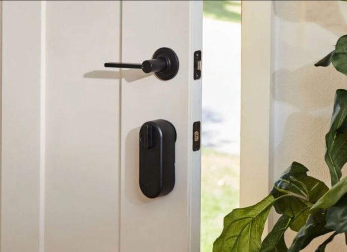 (Limited Time Offer, For EUR 169 Only) BRAND NEW Yale Linus Smart Door Lock