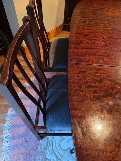 Mahogony Dining room table and 6 chairs